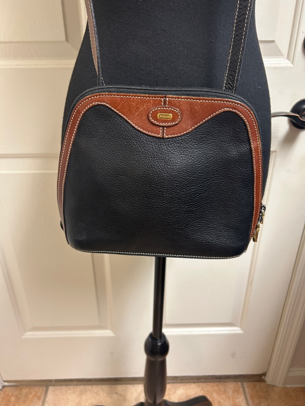 Bally vintage-style crossbody bag in pebble leather shoulder bag.